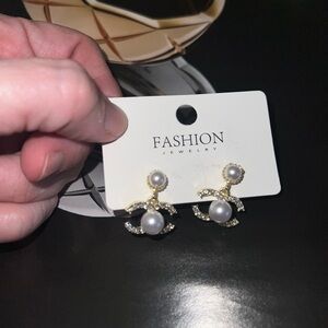 Chic Gold and Pearl Drop Earrings